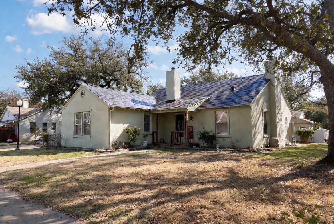 Lawn before organic treatment